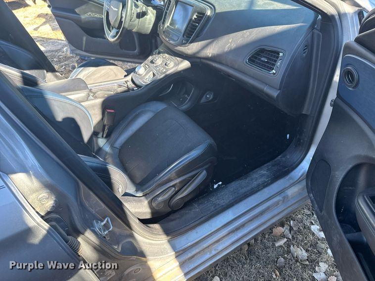 image for item DX3894 2016 Chrysler 200 S 