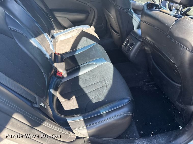 image for item DX3894 2016 Chrysler 200 S 