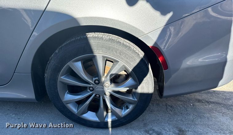 image for item DX3894 2016 Chrysler 200 S 