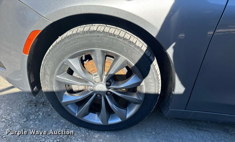 image for item DX3894 2016 Chrysler 200 S 