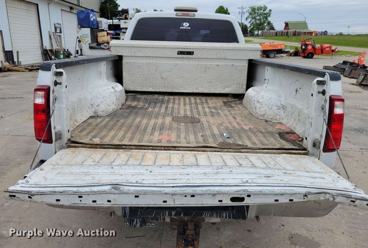 image for item DX6994 2016 Ford F250 Super Duty Crew Cab pickup truck