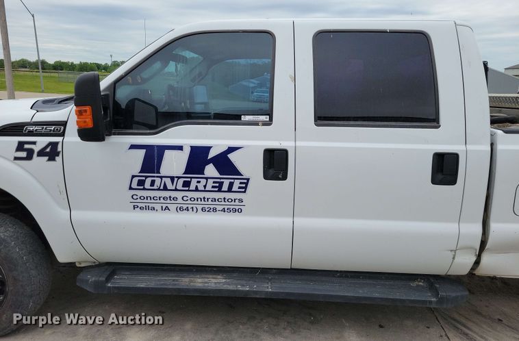 image for item DX6994 2016 Ford F250 Super Duty Crew Cab pickup truck