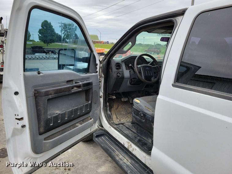 image for item DX6994 2016 Ford F250 Super Duty Crew Cab pickup truck