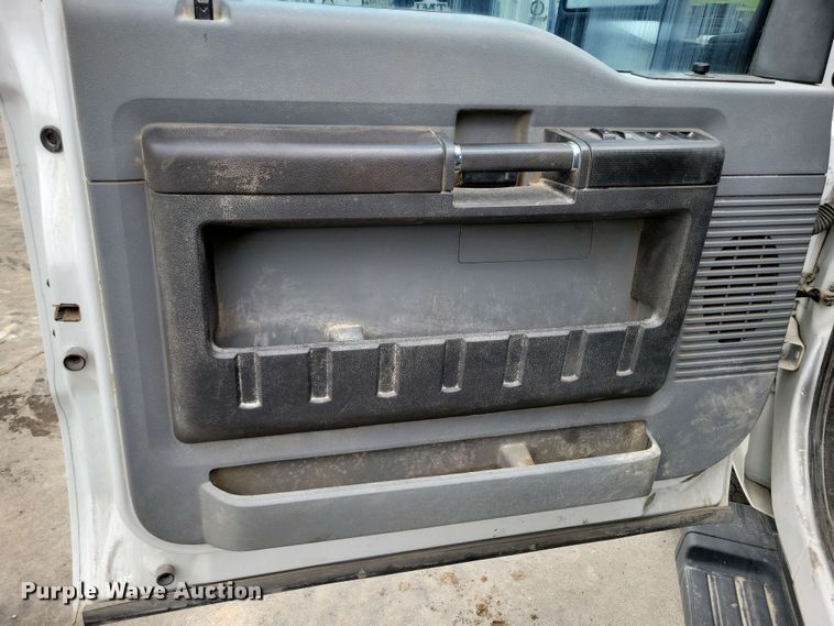 image for item DX6994 2016 Ford F250 Super Duty Crew Cab pickup truck