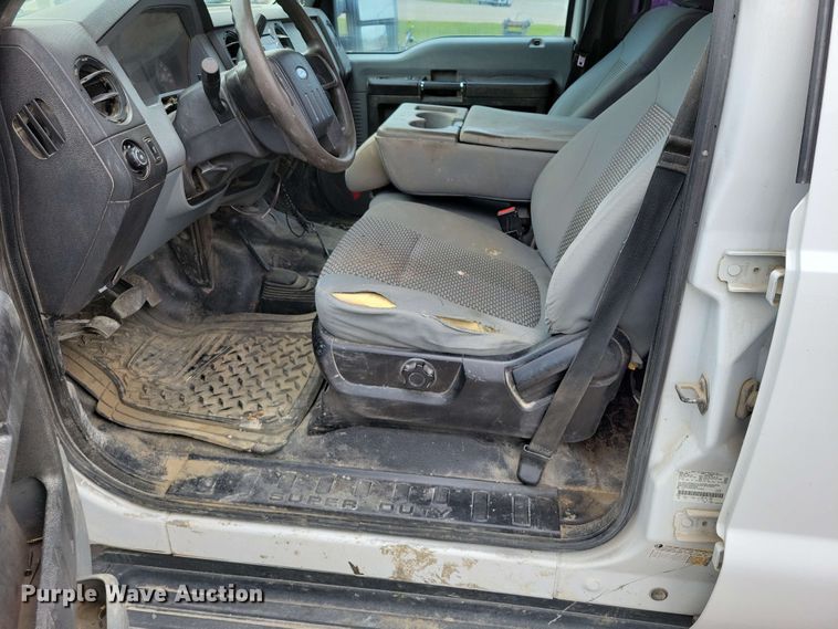 image for item DX6994 2016 Ford F250 Super Duty Crew Cab pickup truck