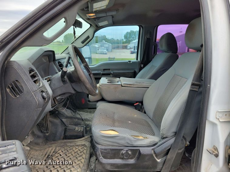 image for item DX6994 2016 Ford F250 Super Duty Crew Cab pickup truck