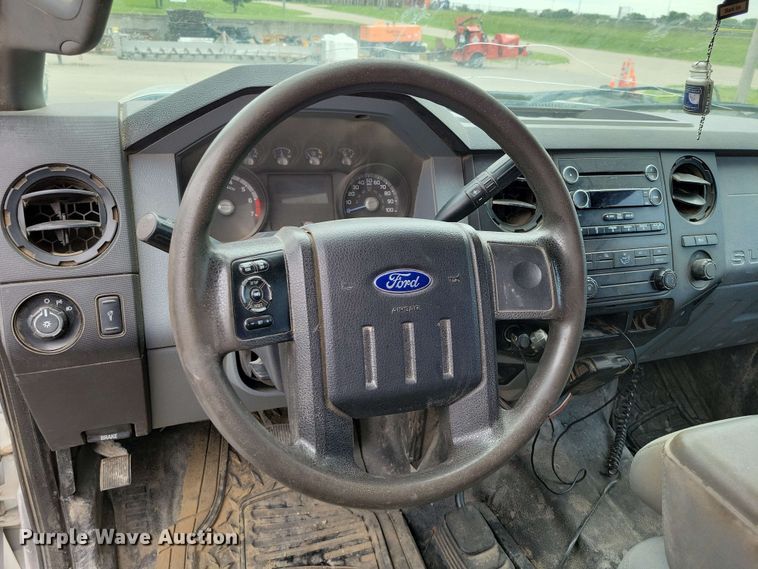 image for item DX6994 2016 Ford F250 Super Duty Crew Cab pickup truck