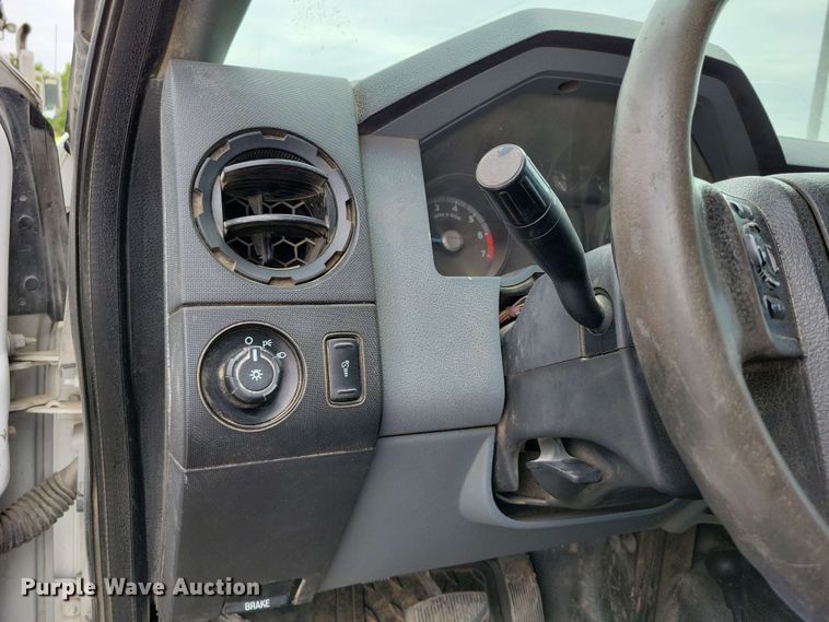 image for item DX6994 2016 Ford F250 Super Duty Crew Cab pickup truck