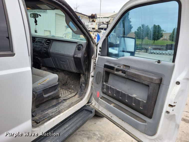 image for item DX6994 2016 Ford F250 Super Duty Crew Cab pickup truck