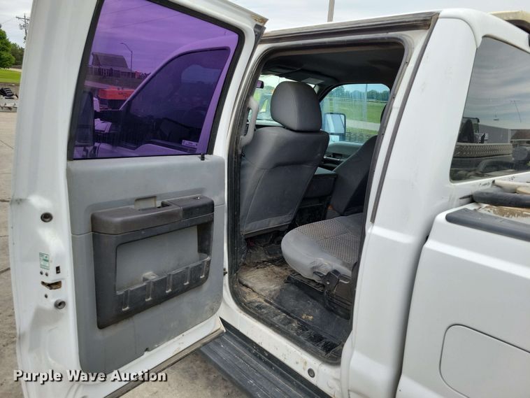 image for item DX6994 2016 Ford F250 Super Duty Crew Cab pickup truck