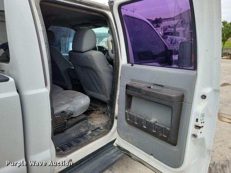 image for item DX6994 2016 Ford F250 Super Duty Crew Cab pickup truck