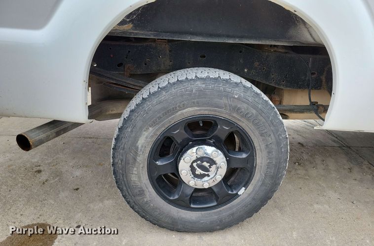 image for item DX6994 2016 Ford F250 Super Duty Crew Cab pickup truck