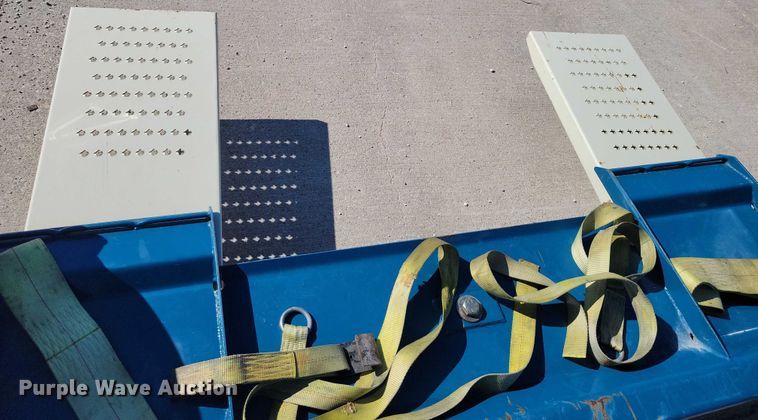 image for item DX7419 2006 Stehl Tow car dolly