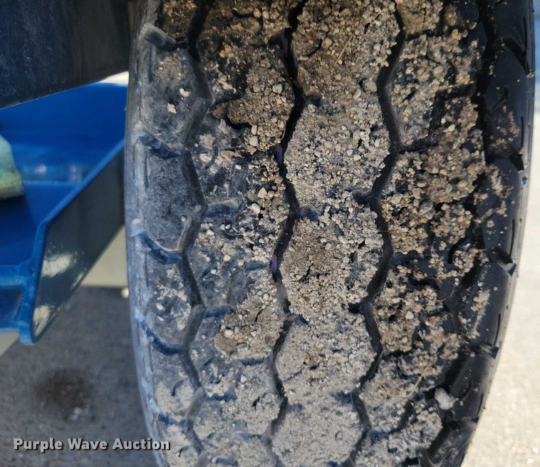 image for item DX7419 2006 Stehl Tow car dolly