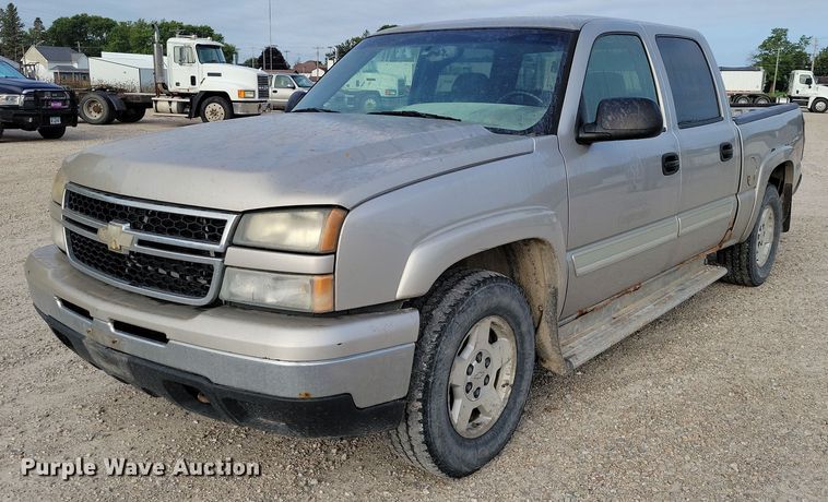 image for item DX7428 2006 Chevrolet  Silverado 1500 Crew Cab pickup truck
