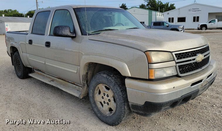 image for item DX7428 2006 Chevrolet  Silverado 1500 Crew Cab pickup truck