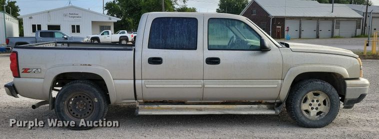 image for item DX7428 2006 Chevrolet  Silverado 1500 Crew Cab pickup truck