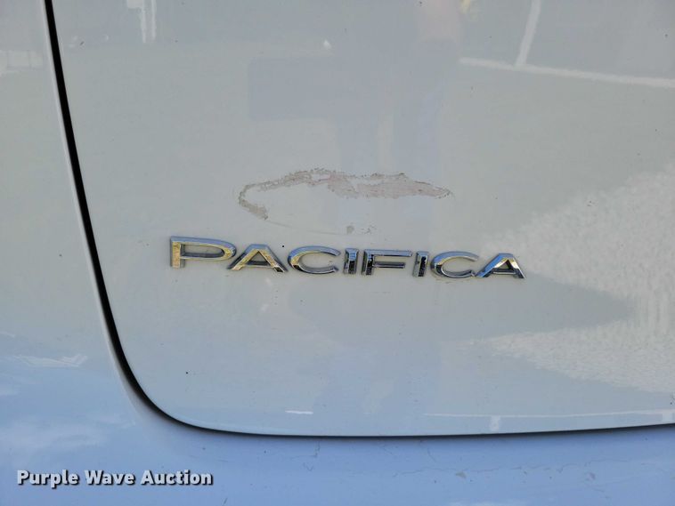 image for item DX7456 2018 Chrysler Pacifica van