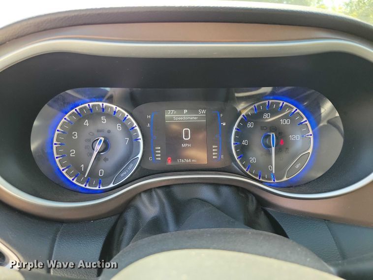 image for item DX7456 2018 Chrysler Pacifica van