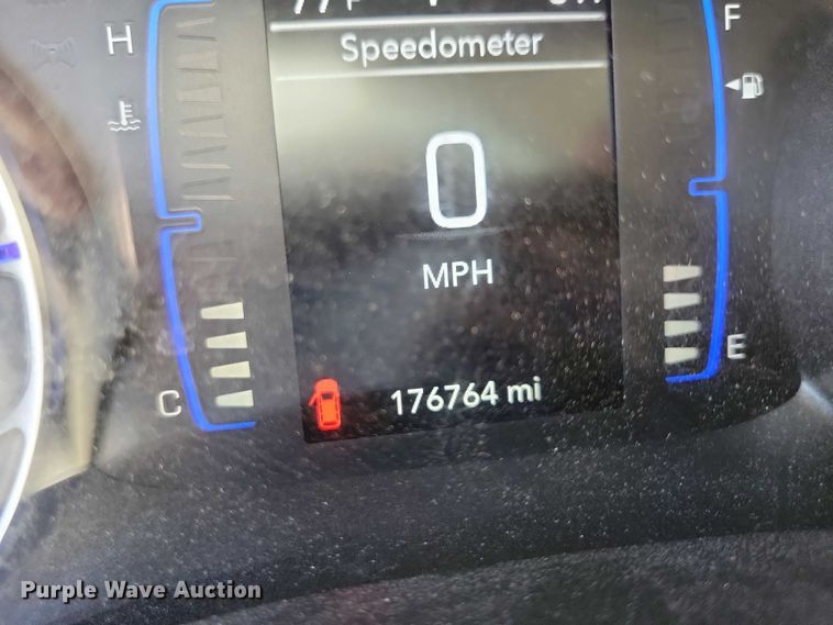 image for item DX7456 2018 Chrysler Pacifica van