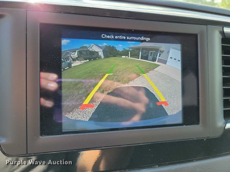 image for item DX7456 2018 Chrysler Pacifica van