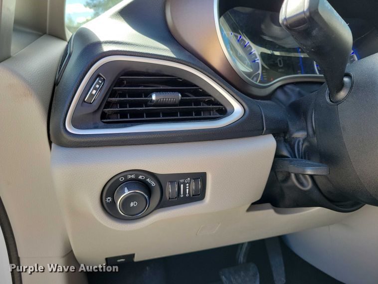 image for item DX7456 2018 Chrysler Pacifica van