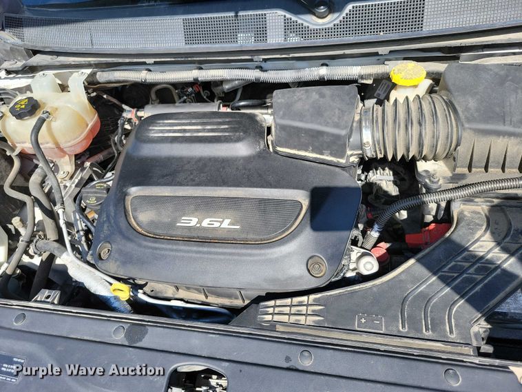 image for item DX7456 2018 Chrysler Pacifica van