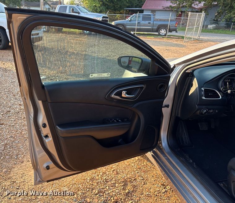 image for item DY0923 2015 Chrysler 200 