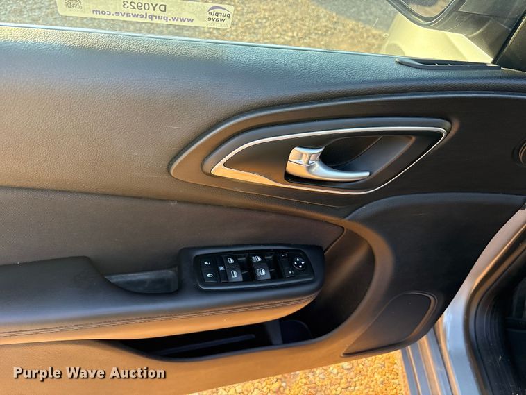 image for item DY0923 2015 Chrysler 200 