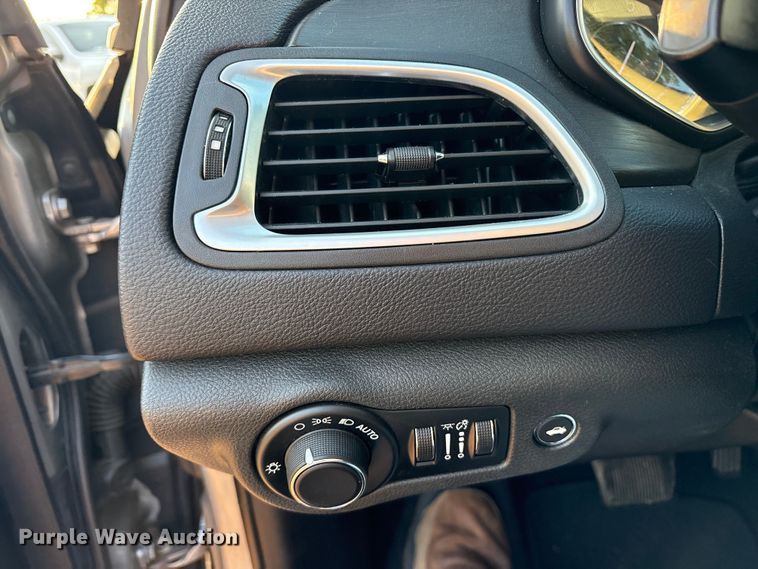 image for item DY0923 2015 Chrysler 200 