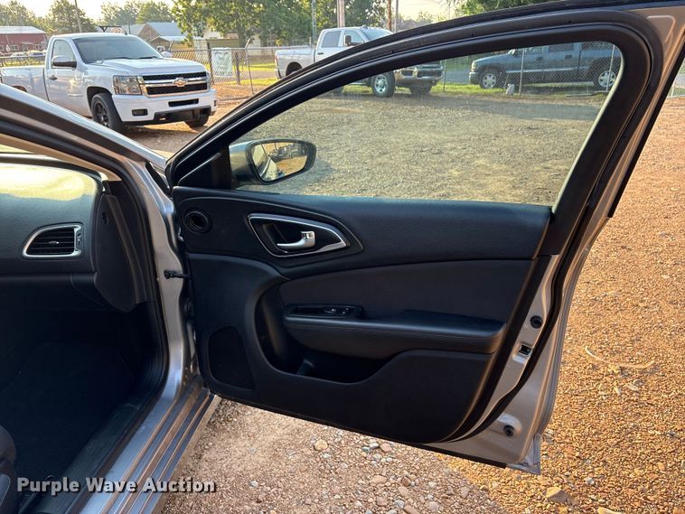 image for item DY0923 2015 Chrysler 200 