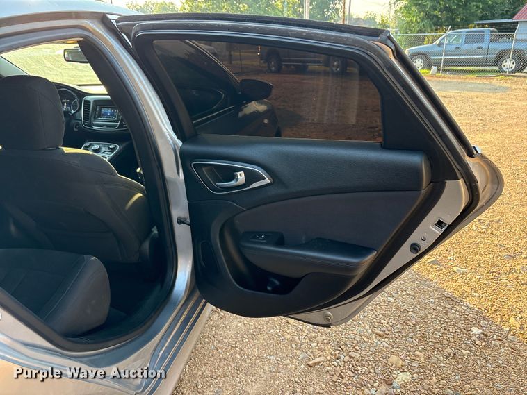 image for item DY0923 2015 Chrysler 200 