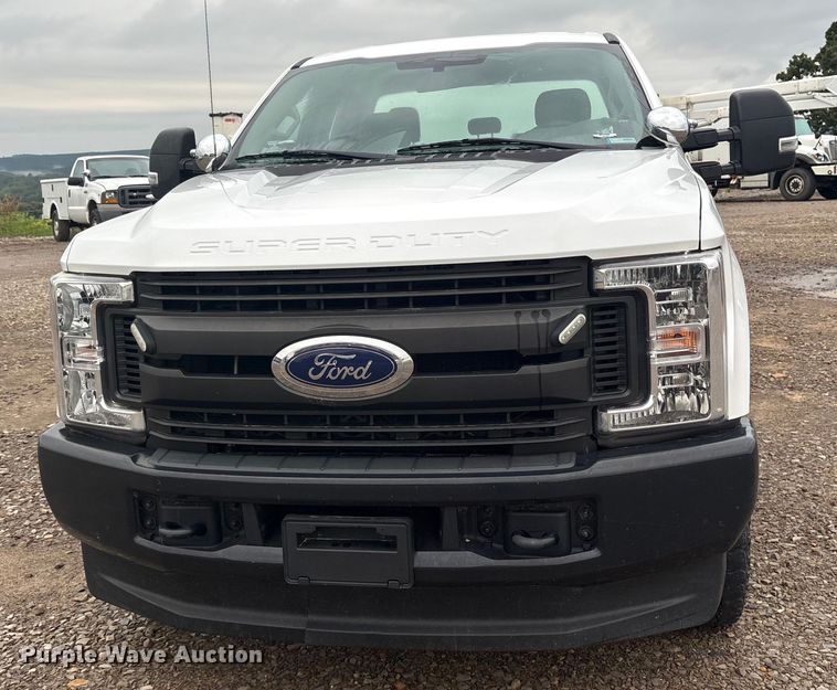 image for item DY0947 2019 Ford F250 Super Duty SuperCab utility bed pickup truck