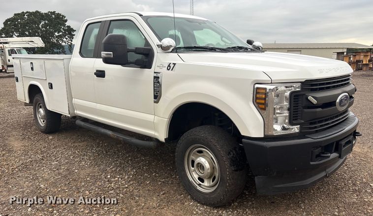 image for item DY0947 2019 Ford F250 Super Duty SuperCab utility bed pickup truck