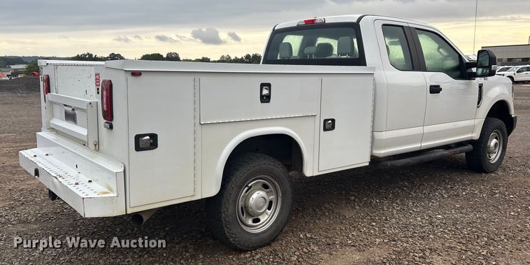 image for item DY0947 2019 Ford F250 Super Duty SuperCab utility bed pickup truck