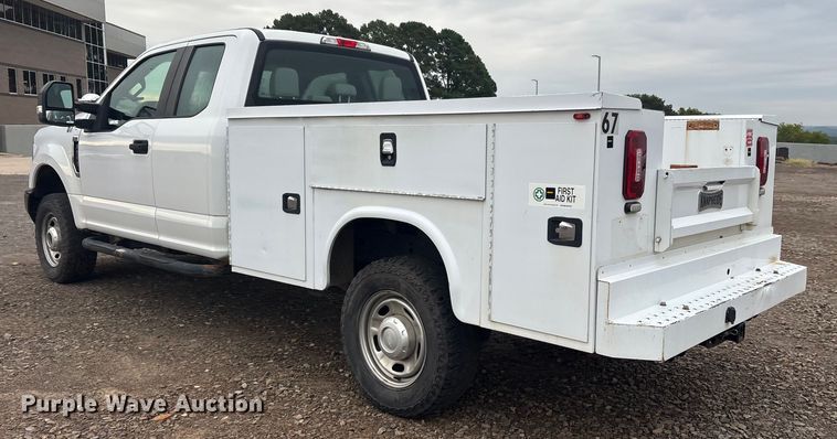 image for item DY0947 2019 Ford F250 Super Duty SuperCab utility bed pickup truck
