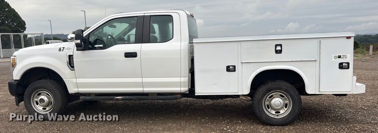 image for item DY0947 2019 Ford F250 Super Duty SuperCab utility bed pickup truck