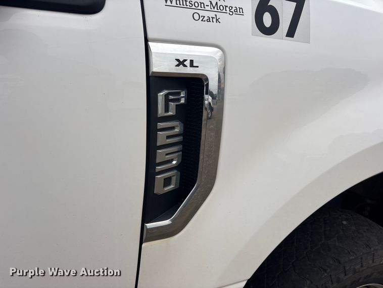 image for item DY0947 2019 Ford F250 Super Duty SuperCab utility bed pickup truck