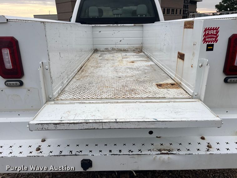 image for item DY0947 2019 Ford F250 Super Duty SuperCab utility bed pickup truck