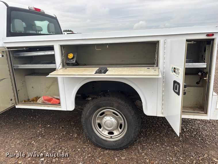 image for item DY0947 2019 Ford F250 Super Duty SuperCab utility bed pickup truck