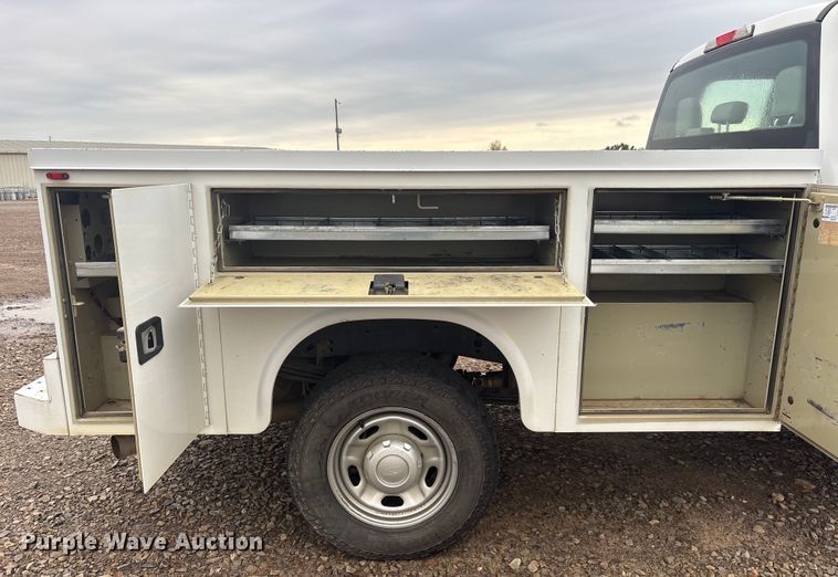 image for item DY0947 2019 Ford F250 Super Duty SuperCab utility bed pickup truck