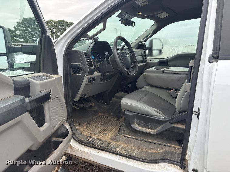 image for item DY0947 2019 Ford F250 Super Duty SuperCab utility bed pickup truck