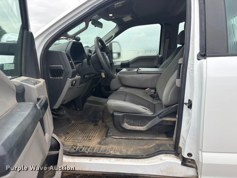 image for item DY0947 2019 Ford F250 Super Duty SuperCab utility bed pickup truck