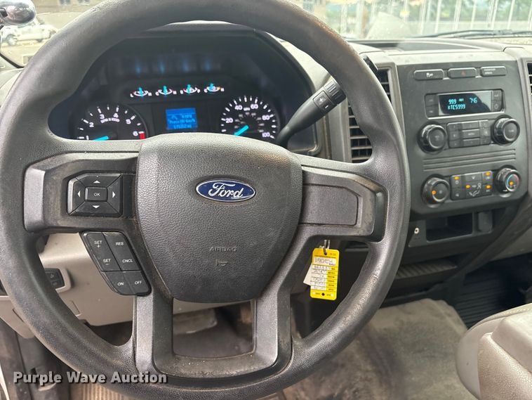 image for item DY0947 2019 Ford F250 Super Duty SuperCab utility bed pickup truck