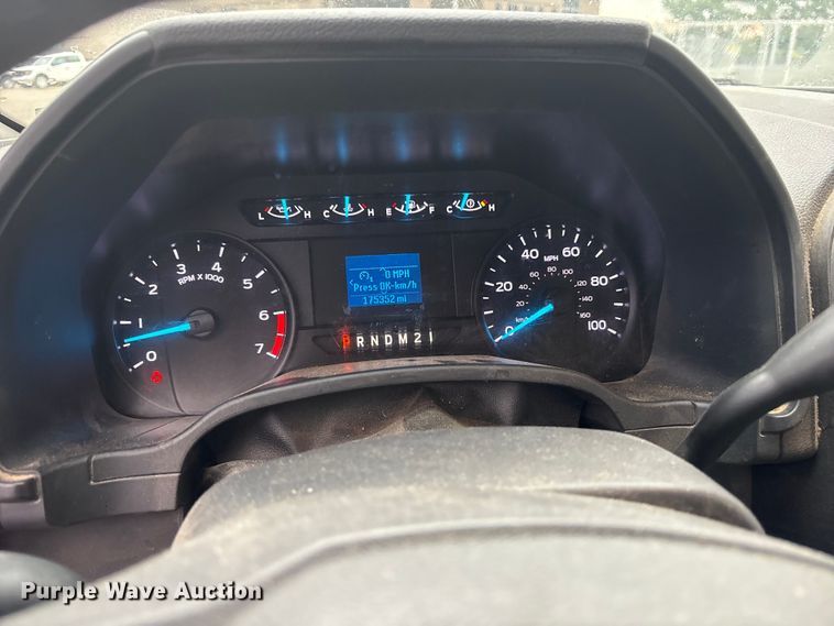 image for item DY0947 2019 Ford F250 Super Duty SuperCab utility bed pickup truck