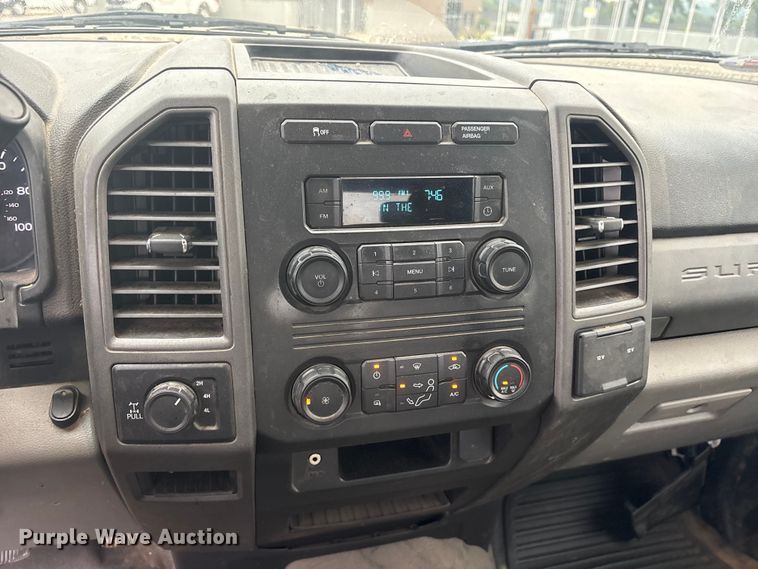 image for item DY0947 2019 Ford F250 Super Duty SuperCab utility bed pickup truck