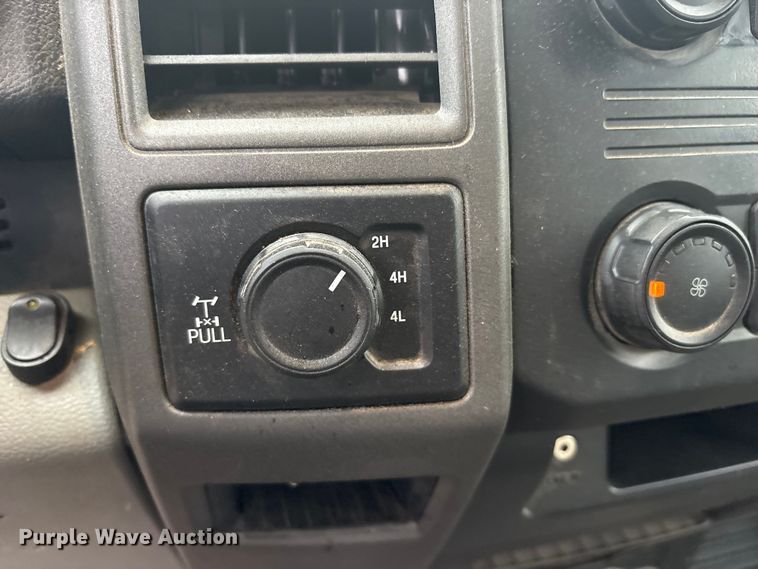 image for item DY0947 2019 Ford F250 Super Duty SuperCab utility bed pickup truck