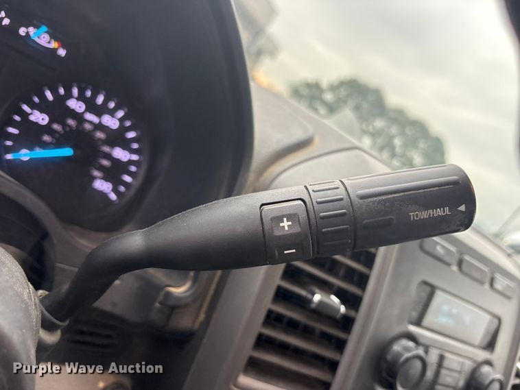 image for item DY0947 2019 Ford F250 Super Duty SuperCab utility bed pickup truck