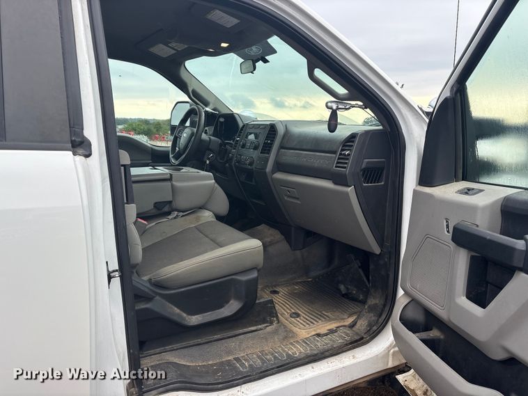 image for item DY0947 2019 Ford F250 Super Duty SuperCab utility bed pickup truck