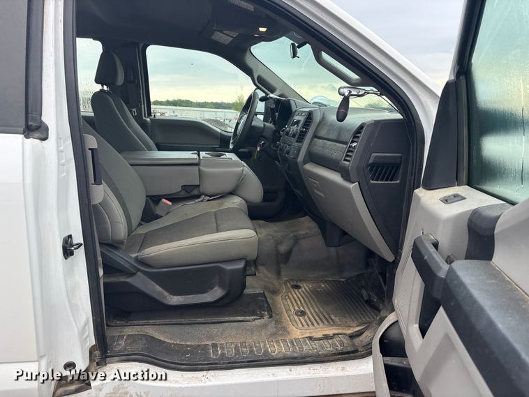 image for item DY0947 2019 Ford F250 Super Duty SuperCab utility bed pickup truck